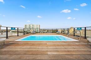 Lux Palm Beach Escape Pool Gym Prime Location