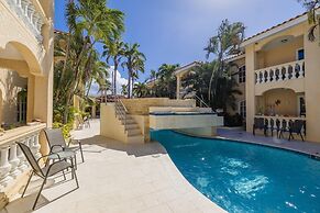 Charming Condo in Prime Location Wacamaya Condos