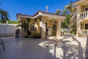 Charming Condo in Prime Location Wacamaya Condos