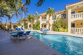 Charming Condo in Prime Location Wacamaya Condos