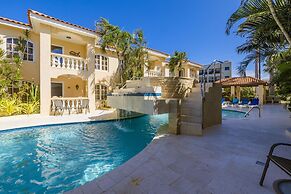 Charming Condo in Prime Location Wacamaya Condos