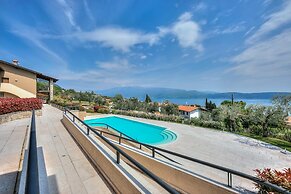 Borgo Belvedere Apartment With Lake View