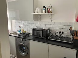Slough - Sleeps 3 - Petfriendly - Riverside - Bay