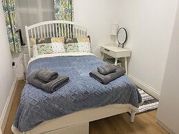 Slough - Sleeps 3 - Petfriendly - Riverside - Bay