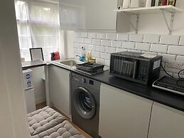 Slough - Sleeps 3 - Petfriendly - Riverside - Bay