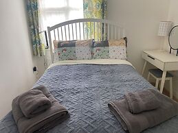 Slough - Sleeps 3 - Petfriendly - Riverside - Bay