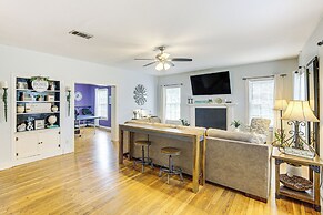 Lumberjack Hideaway Near Campus in Nacogdoches!