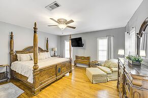 Lumberjack Hideaway Near Campus in Nacogdoches!