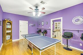 Lumberjack Hideaway Near Campus in Nacogdoches!