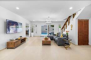 Spacious Renovated House Prvt Pool 5 min to Bch