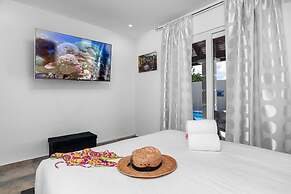 Spacious Renovated House Prvt Pool 5 min to Bch