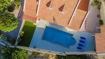 Spacious Renovated House Prvt Pool 5 min to Bch