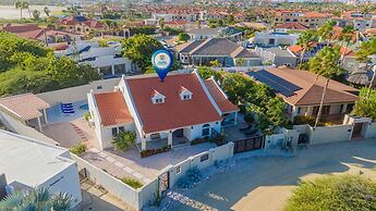 Spacious Renovated House Prvt Pool 5 min to Bch