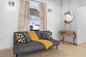 Spacious Renovated House Prvt Pool 5 min to Bch