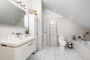 Spacious Renovated House Prvt Pool 5 min to Bch