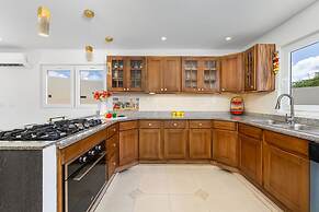 Spacious Renovated House Prvt Pool 5 min to Bch