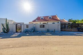 Spacious Renovated House Prvt Pool 5 min to Bch