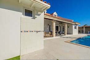 Spacious Renovated House Prvt Pool 5 min to Bch