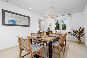 Spacious Renovated House Prvt Pool 5 min to Bch