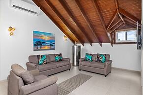 Spacious Renovated House Prvt Pool 5 min to Bch