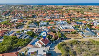 Spacious Renovated House Prvt Pool 5 min to Bch