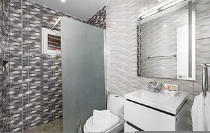 Spacious Renovated House Prvt Pool 5 min to Bch