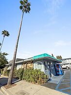 Super 7 Motel
