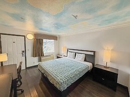 Super 7 Motel