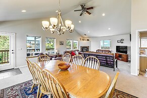 Coastal Oregon Home: Walk to Dock!