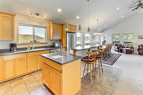 Coastal Oregon Home: Walk to Dock!