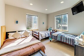 Coastal Oregon Home: Walk to Dock!