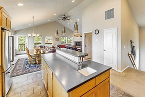 Coastal Oregon Home: Walk to Dock!