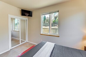 Coastal Oregon Home: Walk to Dock!