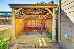 Coastal Oregon Home: Walk to Dock!