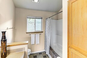 Coastal Oregon Home: Walk to Dock!