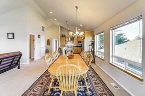 Coastal Oregon Home: Walk to Dock!