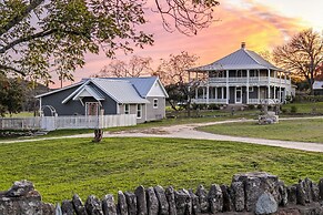 Kingsby Cottage - 1BR & Mountain Views