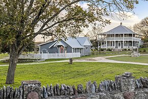 Kingsby Cottage - 1BR & Mountain Views