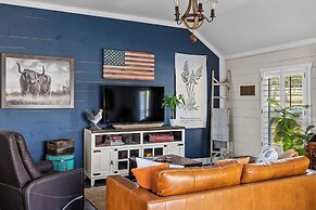 Kingsby Cottage - 1BR & Mountain Views