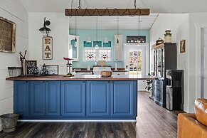 Kingsby Cottage - 1BR & Mountain Views