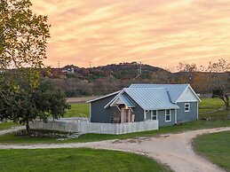 Kingsby Cottage - 1BR & Mountain Views