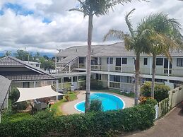 Summit Motor Lodge