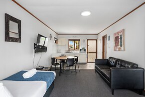 Summit Motor Lodge