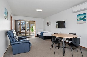 Summit Motor Lodge