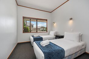 Summit Motor Lodge