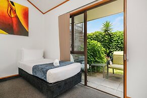 Summit Motor Lodge