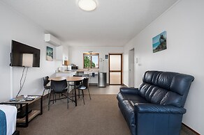 Summit Motor Lodge