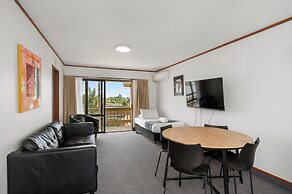 Summit Motor Lodge