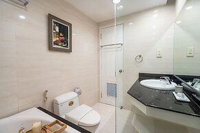 Salute de Sailing Tower - Palace Garden