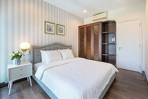 Salute de Sailing Tower - Palace Garden